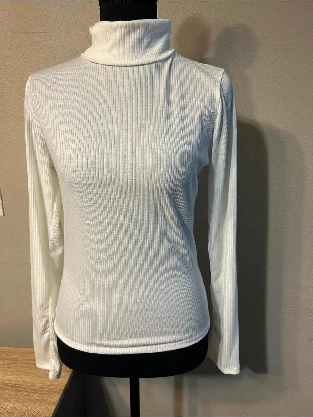 Olivia Rae White Ribbed Turtleneck Long Sleeve Top - Picture 1 of 6